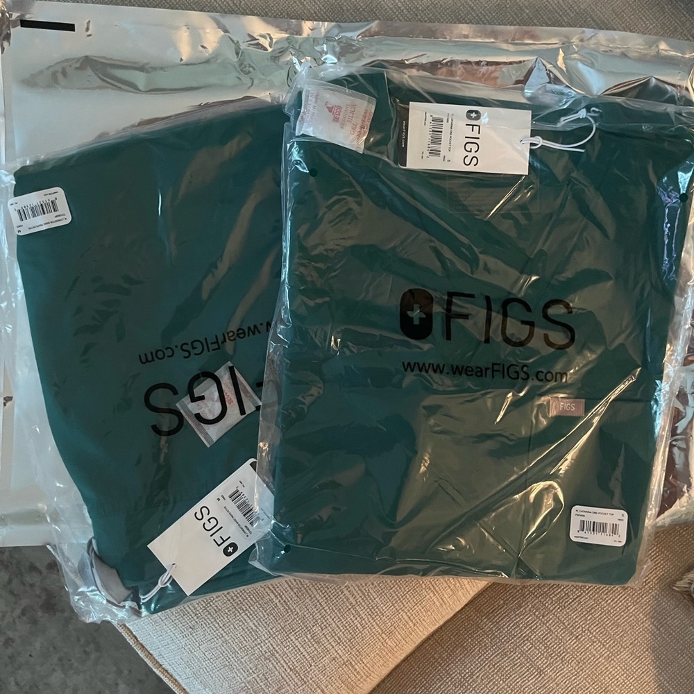 FIGS Scrubs- NWT